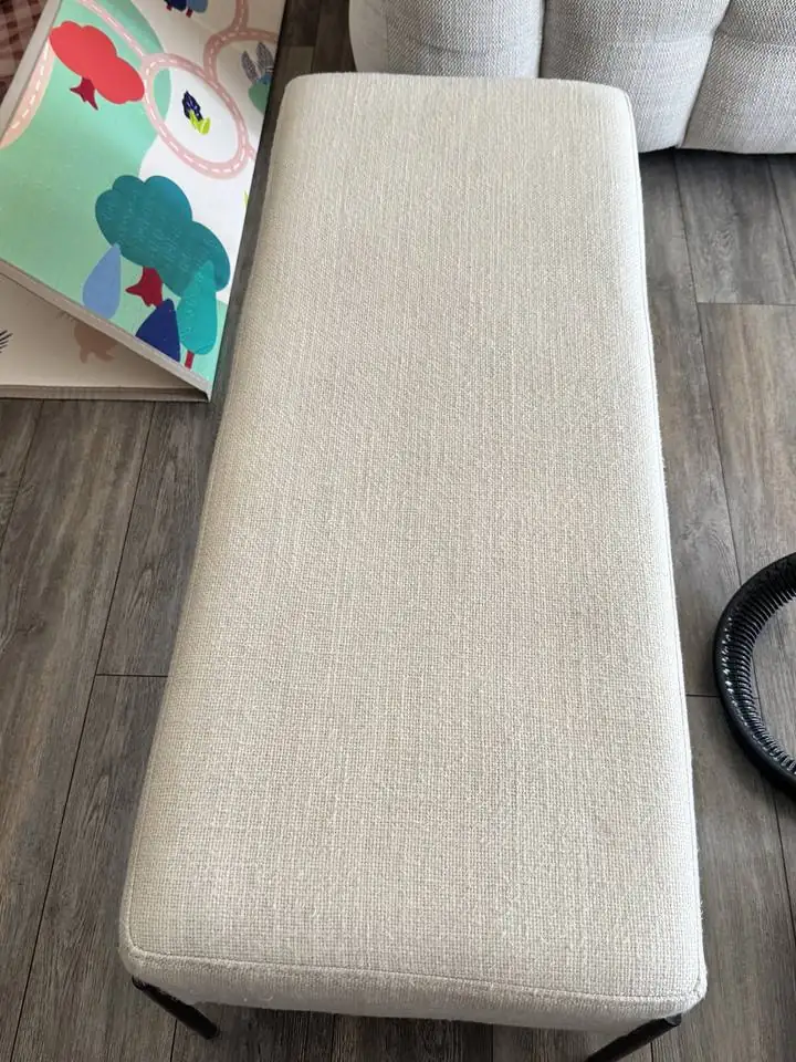 Taches sur une banquette blanche, après nettoyage